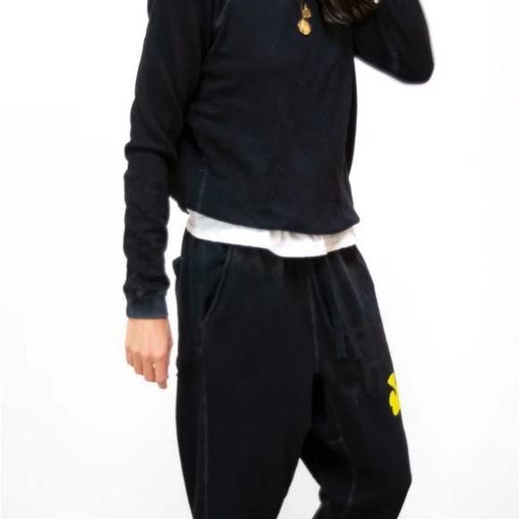 FREECITY
Super Fluffy Pocket Sweatpants - Picture 9 of 13
